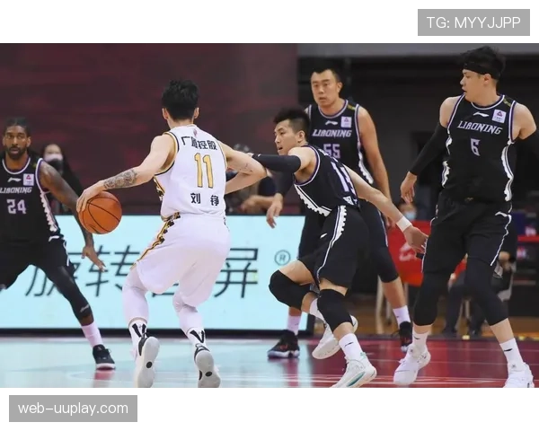 深圳男篮启用全新防守教练,季后赛将检验其打造的锋线扫荡体系成效 深圳男篮启用全新防守教练,季后赛将检验其打造的锋线扫荡体系成效